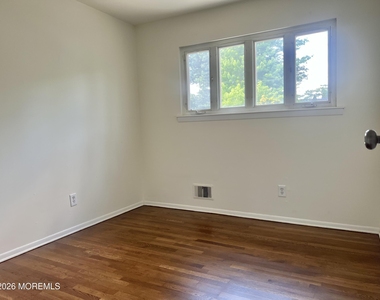 12 White Drive - Photo Thumbnail 12