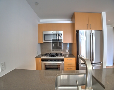 Spruce Street - Photo Thumbnail 3