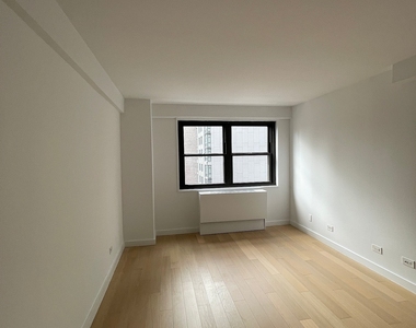 East 39th Street - Photo Thumbnail 2
