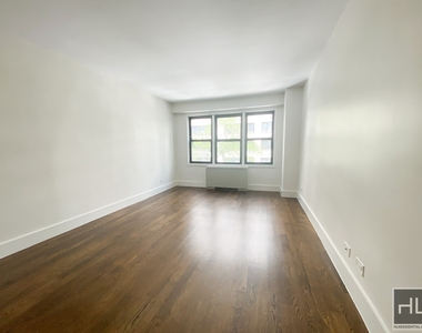 East 63 Street - Photo Thumbnail 2