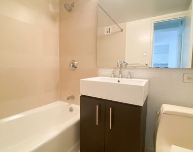 East 63 Street - Photo Thumbnail 5