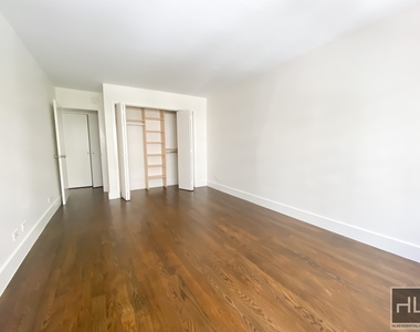 East 63 Street - Photo Thumbnail 3