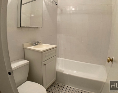 East 84 Street - Photo Thumbnail 3