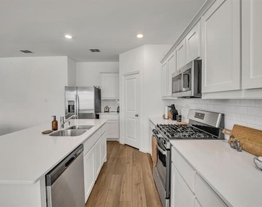 3221 Sioux Trail - Photo Thumbnail 19