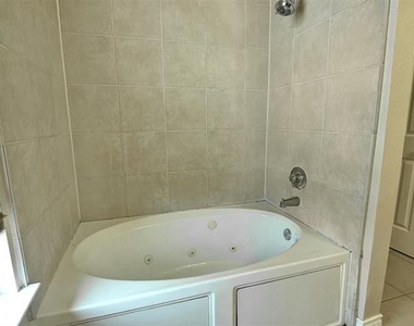 12816 Seaside Drive - Photo Thumbnail 10