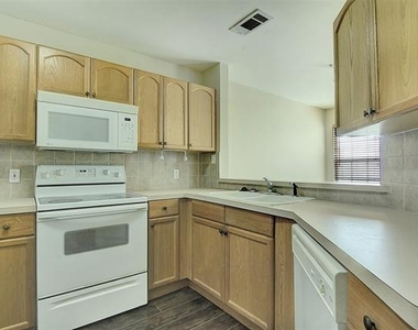 12816 Seaside Drive - Photo Thumbnail 4