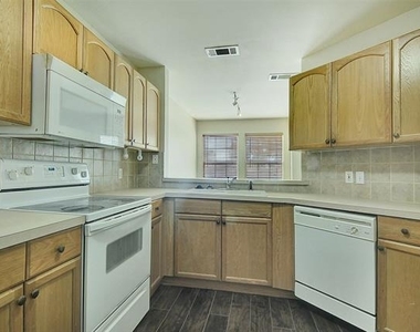 12816 Seaside Drive - Photo Thumbnail 5