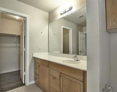 12816 Seaside Drive - Photo Thumbnail 9