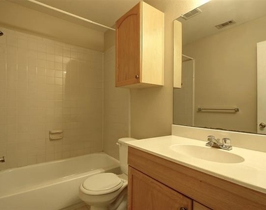 12816 Seaside Drive - Photo Thumbnail 14