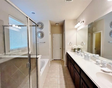9322 Moon River Drive - Photo Thumbnail 5