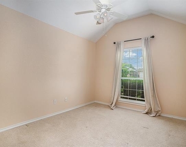 1307 Hyde Park Boulevard - Photo Thumbnail 20