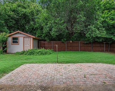 1307 Hyde Park Boulevard - Photo Thumbnail 22