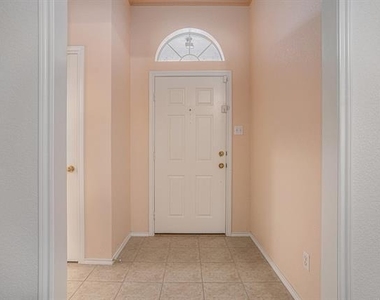 1307 Hyde Park Boulevard - Photo Thumbnail 3