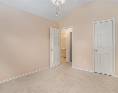 1307 Hyde Park Boulevard - Photo Thumbnail 21