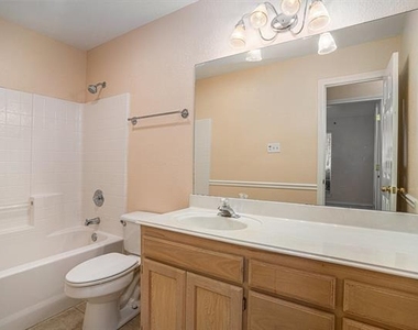 1307 Hyde Park Boulevard - Photo Thumbnail 19