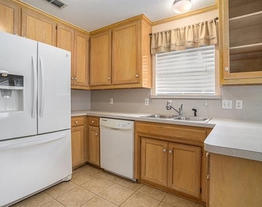 1307 Hyde Park Boulevard - Photo Thumbnail 10