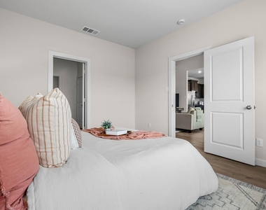 1133 Tempe Lane - Photo Thumbnail 8