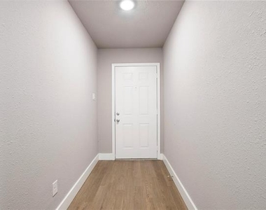 801 Sunny Slope Drive - Photo Thumbnail 2