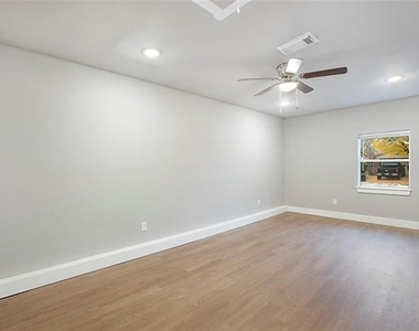 801 Sunny Slope Drive - Photo Thumbnail 7