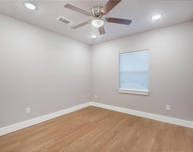 801 Sunny Slope Drive - Photo Thumbnail 8