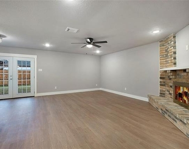 801 Sunny Slope Drive - Photo Thumbnail 3