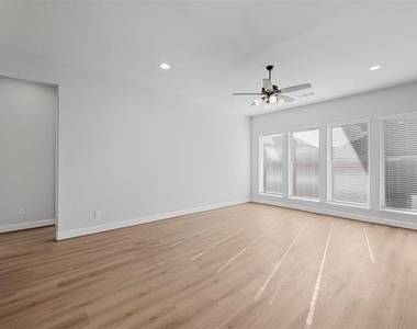 1822 Buckeye Lane - Photo Thumbnail 18