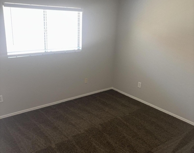 5225 E Florian Avenue - Photo Thumbnail 9