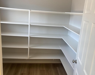 5225 E Florian Avenue - Photo Thumbnail 3