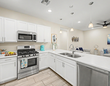 5816 N 90th Drive - Photo Thumbnail 10