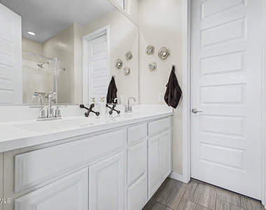 5816 N 90th Drive - Photo Thumbnail 13