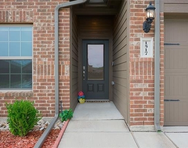 1517 Hill Top Court - Photo Thumbnail 4