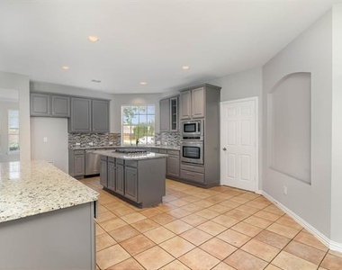 2940 Hagen Drive - Photo Thumbnail 12
