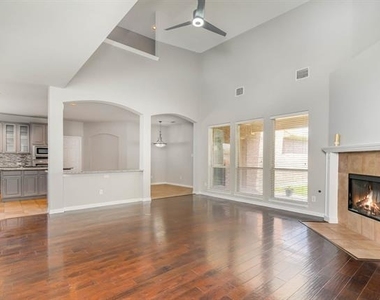 2940 Hagen Drive - Photo Thumbnail 8