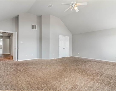 2940 Hagen Drive - Photo Thumbnail 23