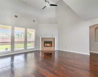 2940 Hagen Drive - Photo Thumbnail 4