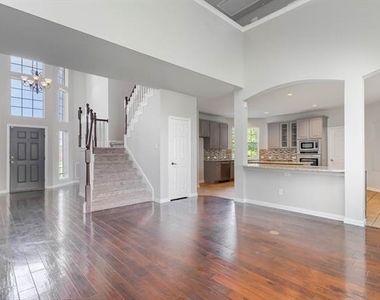 2940 Hagen Drive - Photo Thumbnail 3