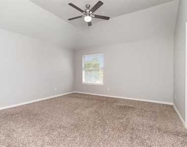 2940 Hagen Drive - Photo Thumbnail 7