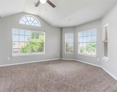 2940 Hagen Drive - Photo Thumbnail 19