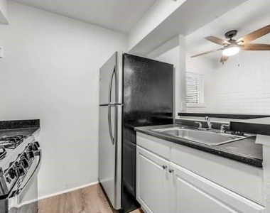 2707 Shelby Avenue - Photo Thumbnail 2