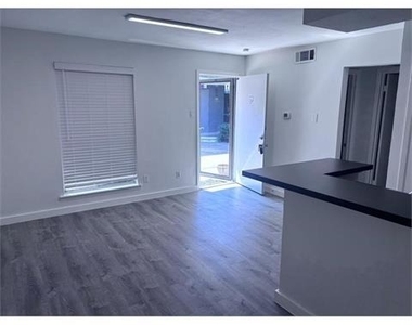 2707 Shelby Avenue - Photo Thumbnail 3