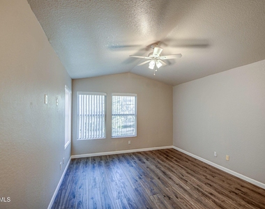 18613 N 35th Street - Photo Thumbnail 5