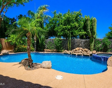 17809 N 57th Place - Photo Thumbnail 10
