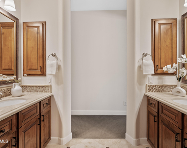 17809 N 57th Place - Photo Thumbnail 9