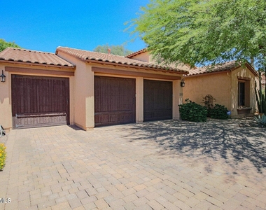 17809 N 57th Place - Photo Thumbnail 5