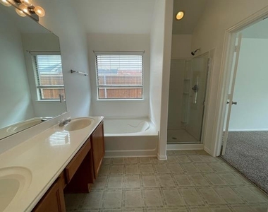 905 Remington Ranch Road - Photo Thumbnail 7