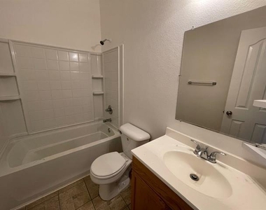 905 Remington Ranch Road - Photo Thumbnail 9