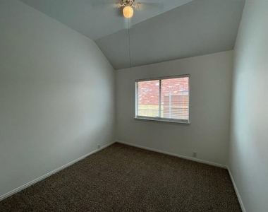 905 Remington Ranch Road - Photo Thumbnail 8