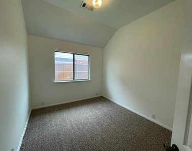 905 Remington Ranch Road - Photo Thumbnail 10