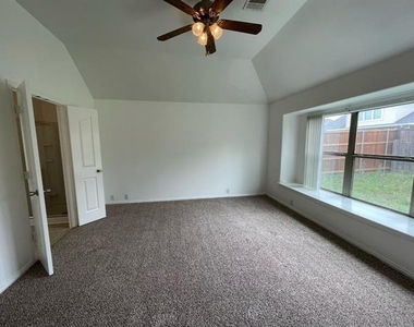 905 Remington Ranch Road - Photo Thumbnail 5