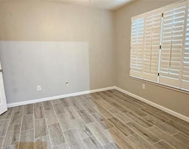 2956 S Bend Drive - Photo Thumbnail 13
